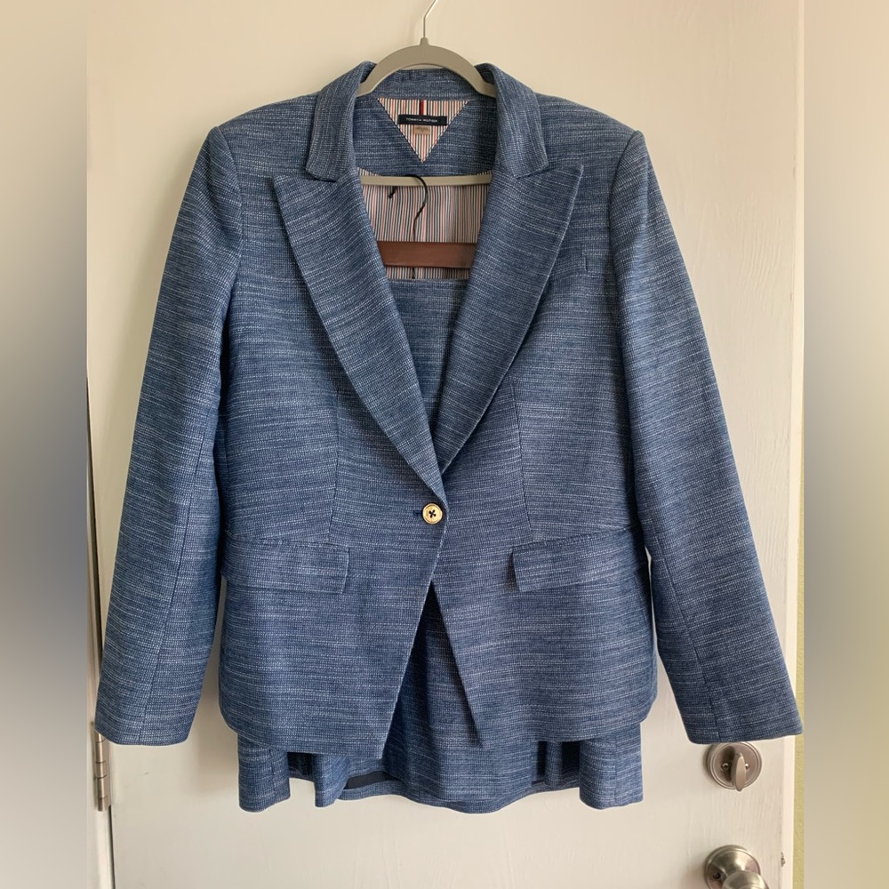 Tommy Hilfiger Classic American Preppy Textured Blue Blazer and Skirt Suit
